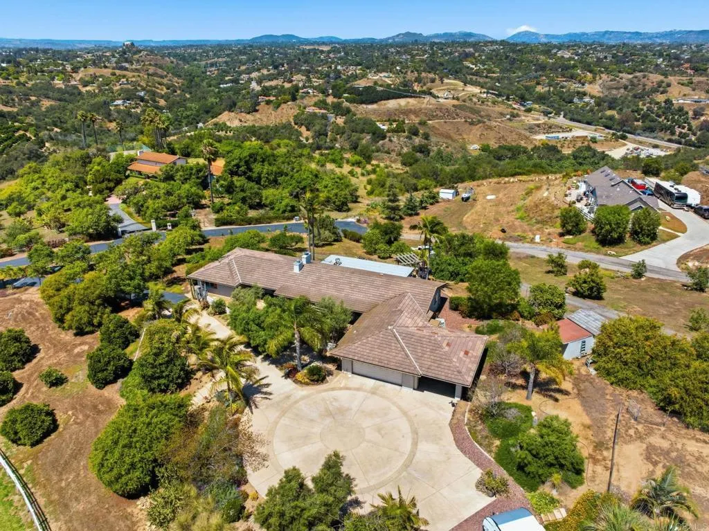 https://cdn.realtyfeed.com/cdn/127/306714150/5bb3bffd35c0950f3efd7a338d14b697.webp