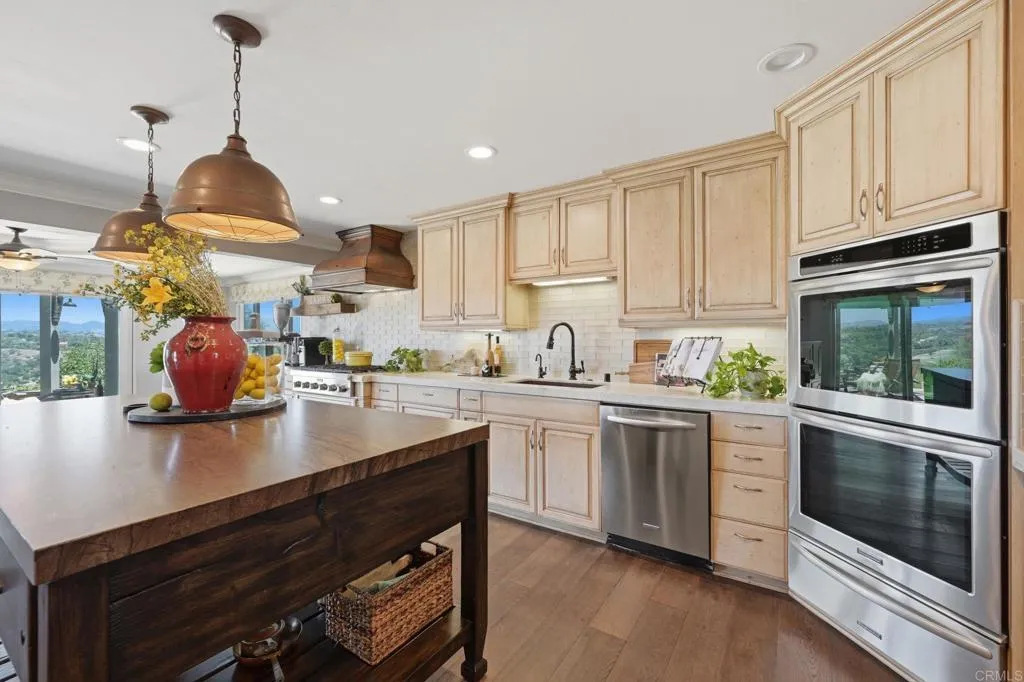 https://cdn.realtyfeed.com/cdn/127/306714150/ca76679ad6dfce013a8fce805ab5adc8.webp