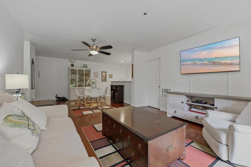 https://cdn.realtyfeed.com/cdn/127/306714162/712a699eaa2d728d430986f1330d985a.webp