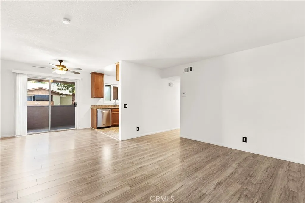 https://cdn.realtyfeed.com/cdn/127/306714166/22db0b9fad7150178cd3ee384301f745.webp