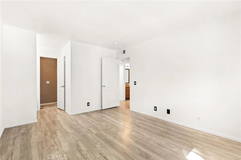 https://cdn.realtyfeed.com/cdn/127/306714166/99705f7db7c38c5ae038bcd3e2fb9f46.webp
