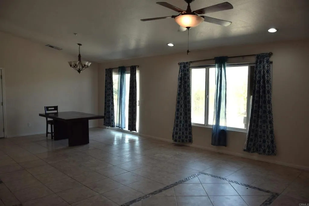 https://cdn.realtyfeed.com/cdn/127/306714179/1c4daba87fad9ec2233013601d7535dc.webp