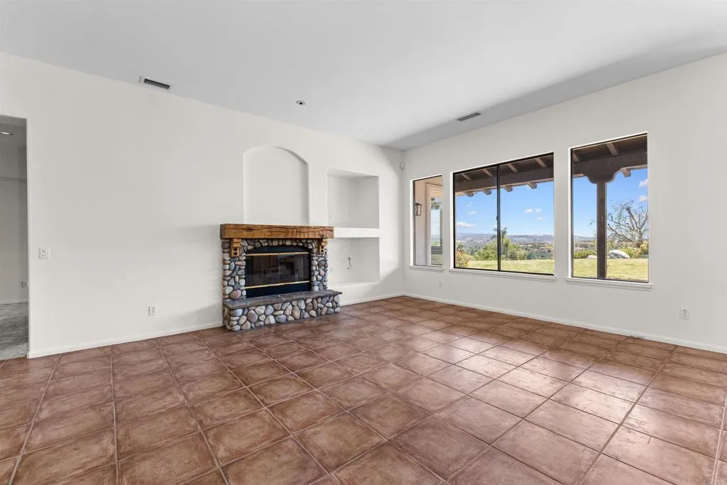 https://cdn.realtyfeed.com/cdn/127/306714312/059f6375c1a3c6cf5184f02284d9dcfe.webp