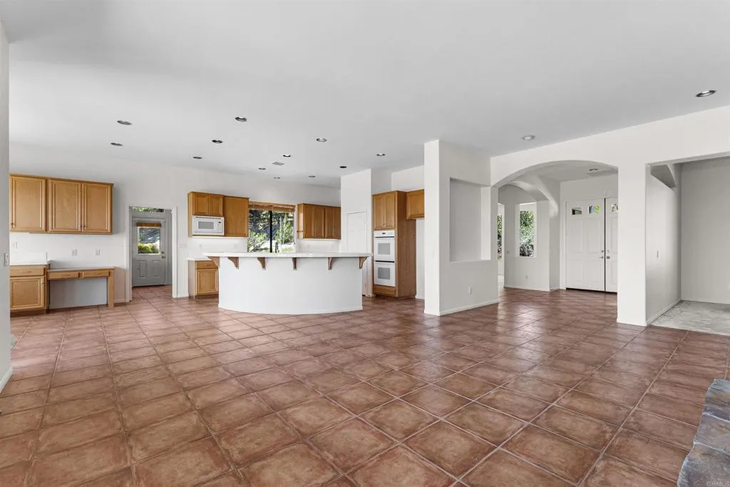 https://cdn.realtyfeed.com/cdn/127/306714312/2be30878644d96f6d3ed22907f34eefd.webp