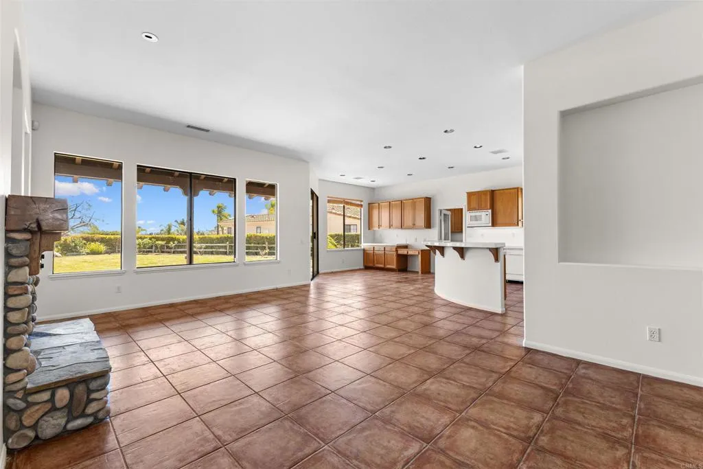 https://cdn.realtyfeed.com/cdn/127/306714312/63691c3d46aca9b98a97116f9ae1c765.webp