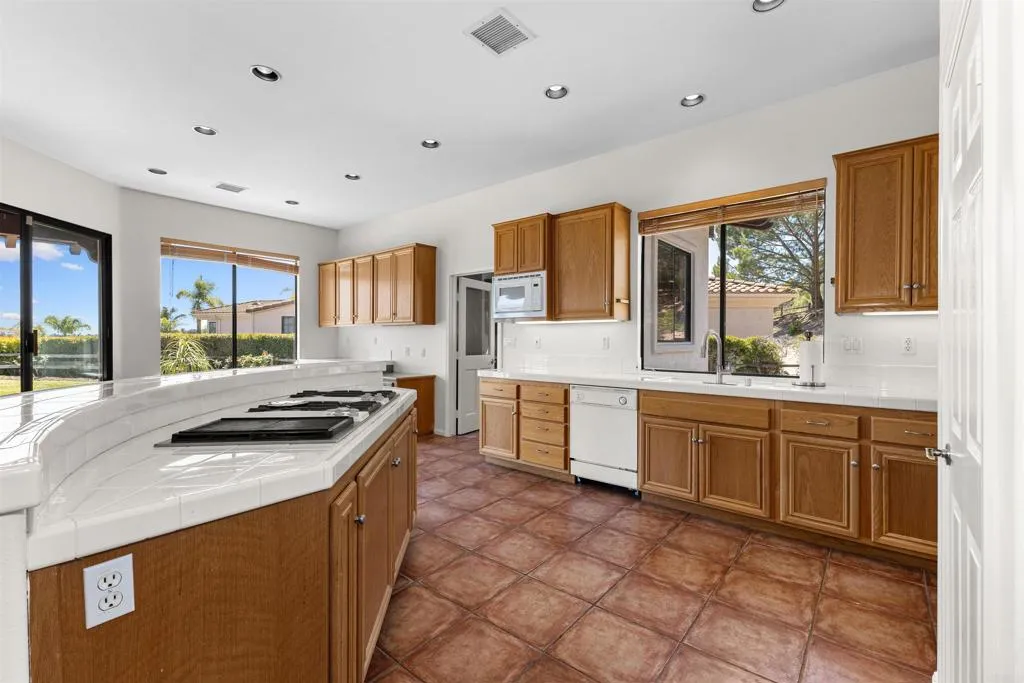 https://cdn.realtyfeed.com/cdn/127/306714312/72f2bc2a248ca31faecd5f9c3f77be6e.webp
