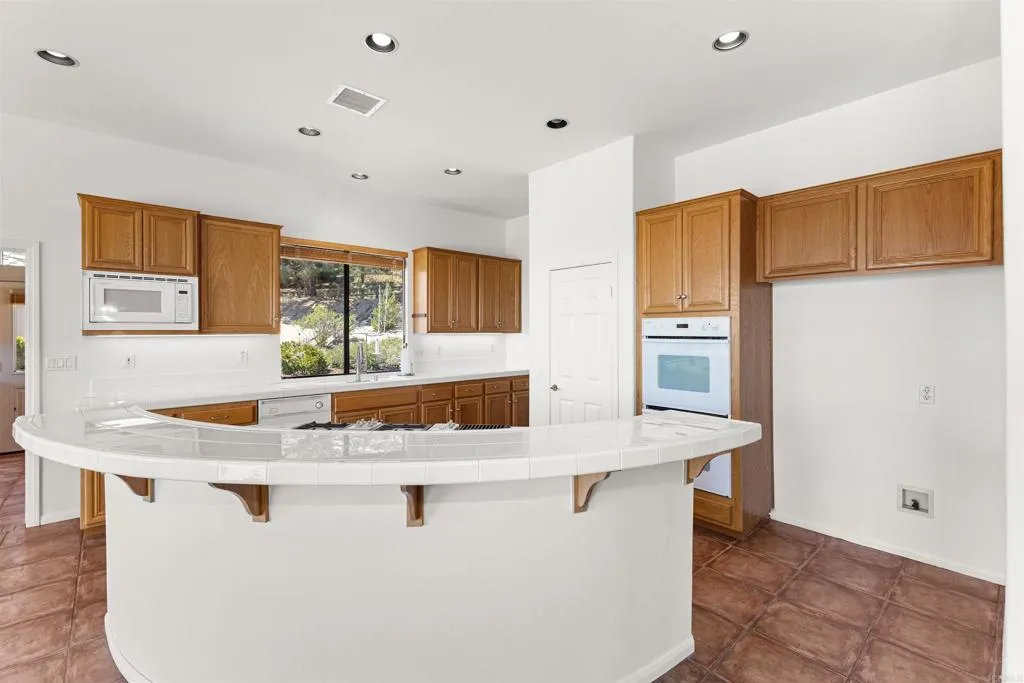 https://cdn.realtyfeed.com/cdn/127/306714312/d17293b003e0b7a8b66fd879563a773e.webp