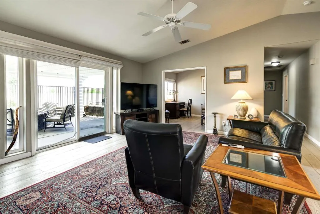 https://cdn.realtyfeed.com/cdn/127/306714319/128f7bbfa7dbb5af2a986b9558a34ea9.webp