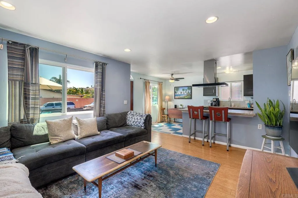 https://cdn.realtyfeed.com/cdn/127/306714366/f4ba64fa91f9c5ea27c72b2c0806182b.webp