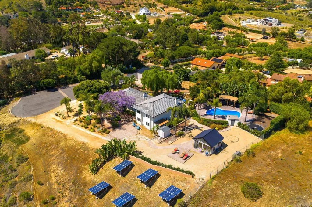 https://cdn.realtyfeed.com/cdn/127/306714398/23cbee2d6b2811308167fbd23437b6e0.webp