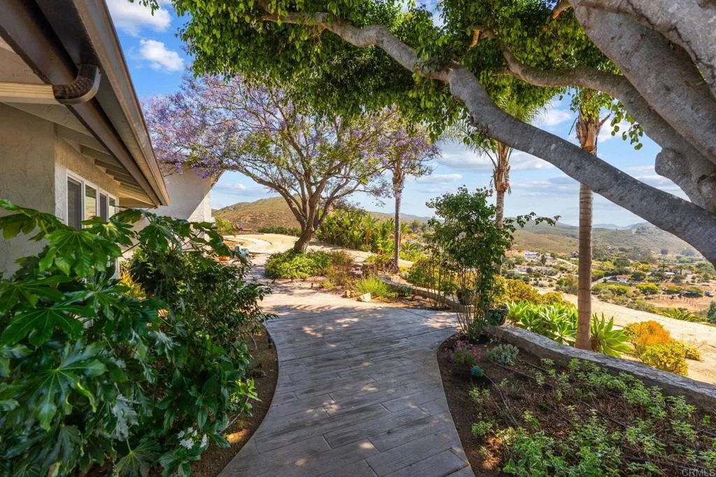 https://cdn.realtyfeed.com/cdn/127/306714398/70545789fd85edb547867460f878a683.webp