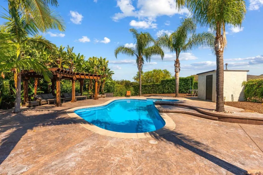 https://cdn.realtyfeed.com/cdn/127/306714398/e4a3d9f2bb3b51848dfd0b8ba64f28fb.webp