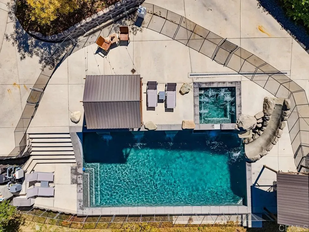 https://cdn.realtyfeed.com/cdn/127/306714428/0b3ad6ccc459ce881f87bfc56d8821e9.webp