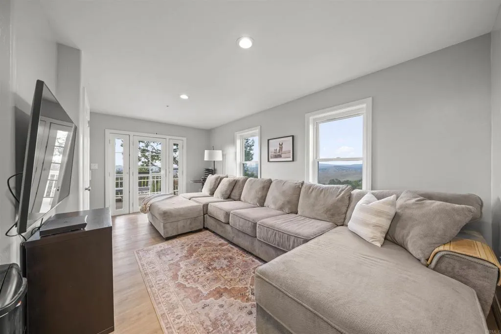 https://cdn.realtyfeed.com/cdn/127/306714428/6101fc1179992d8a833ca601216276b1.webp