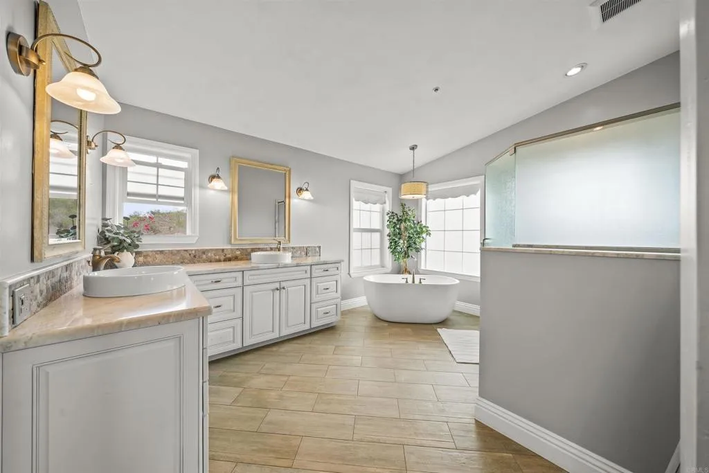 https://cdn.realtyfeed.com/cdn/127/306714428/8d226ccf94e8de0309bab92bd01ba7a0.webp
