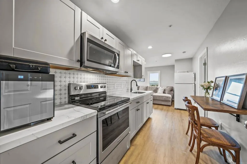 https://cdn.realtyfeed.com/cdn/127/306714428/98b0b47270e51eee5151323b90debfdd.webp