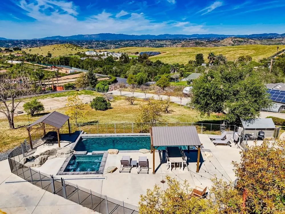 https://cdn.realtyfeed.com/cdn/127/306714428/fd72d0bebd2ce65609ef179a74d518a6.webp