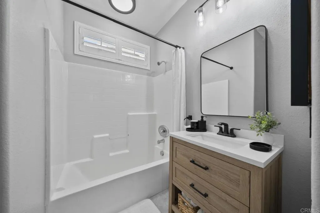 https://cdn.realtyfeed.com/cdn/127/306714430/c4de290b85ef866746d637d50057d7d6.webp