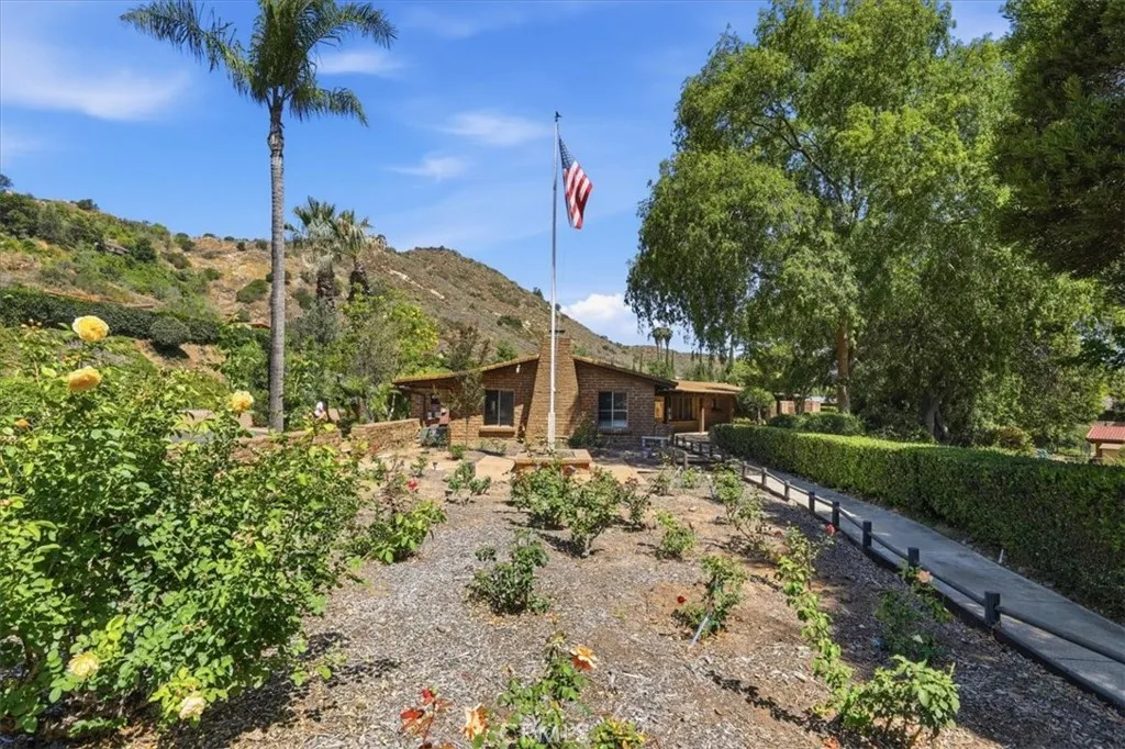 https://cdn.realtyfeed.com/cdn/127/306714504/278546847a3a571ac9d8ddc06aec25b8.webp
