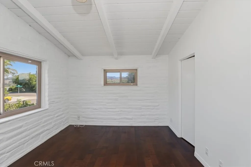 https://cdn.realtyfeed.com/cdn/127/306714504/4cd56267c52668d9f2f8dc9ec48605e4.webp