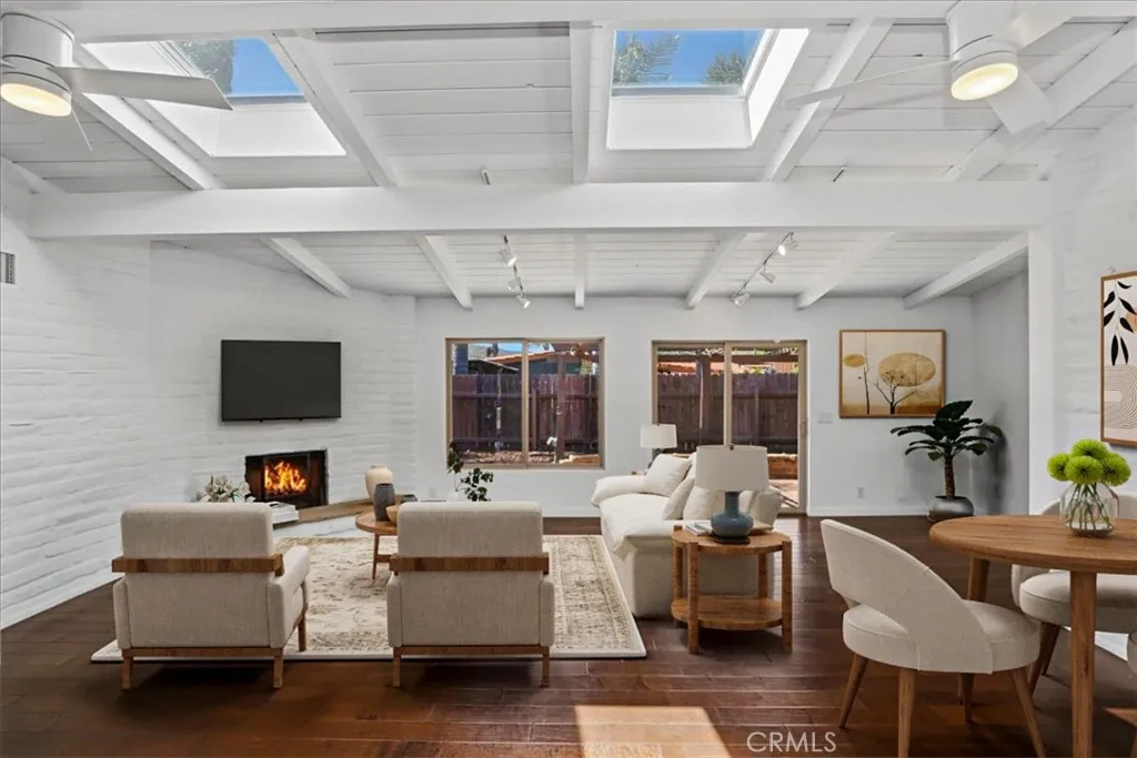 https://cdn.realtyfeed.com/cdn/127/306714504/c1d85b9a8ccde37212dadd4bfce78497.webp
