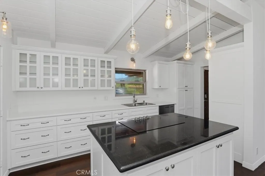 https://cdn.realtyfeed.com/cdn/127/306714504/d1f94c4e276e9f98f60f4baeffc93226.webp