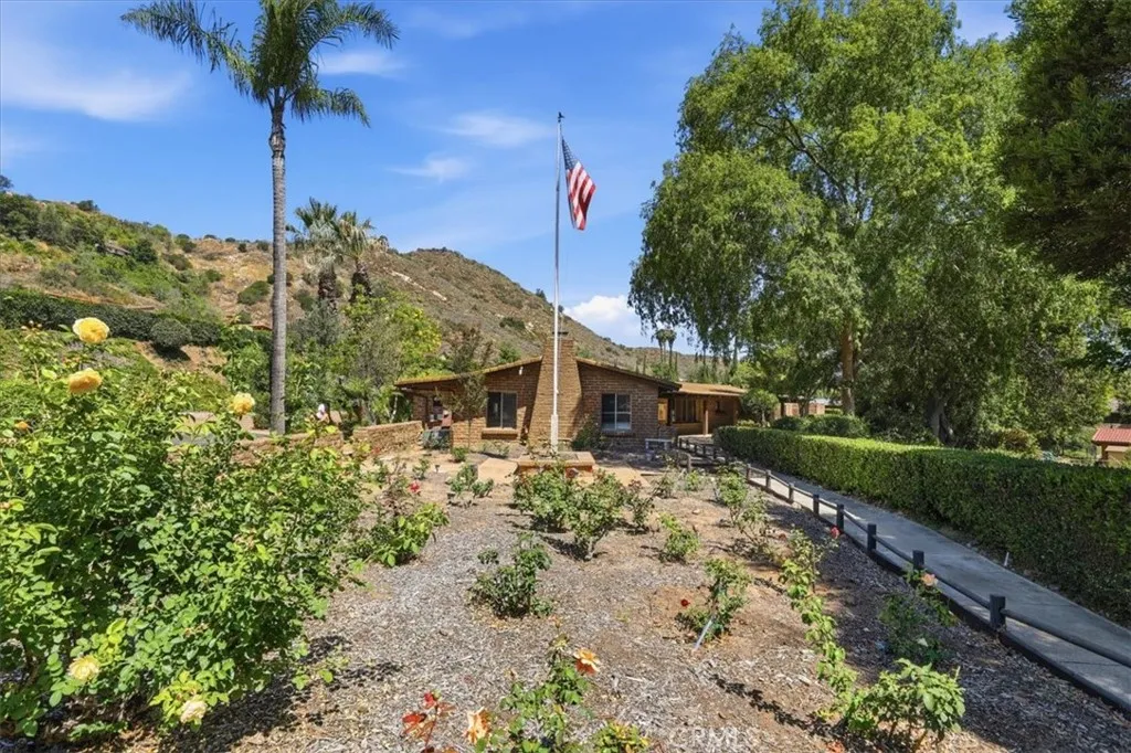 https://cdn.realtyfeed.com/cdn/127/306714504/d9d9cb39281264d1046536176679d7ab.webp