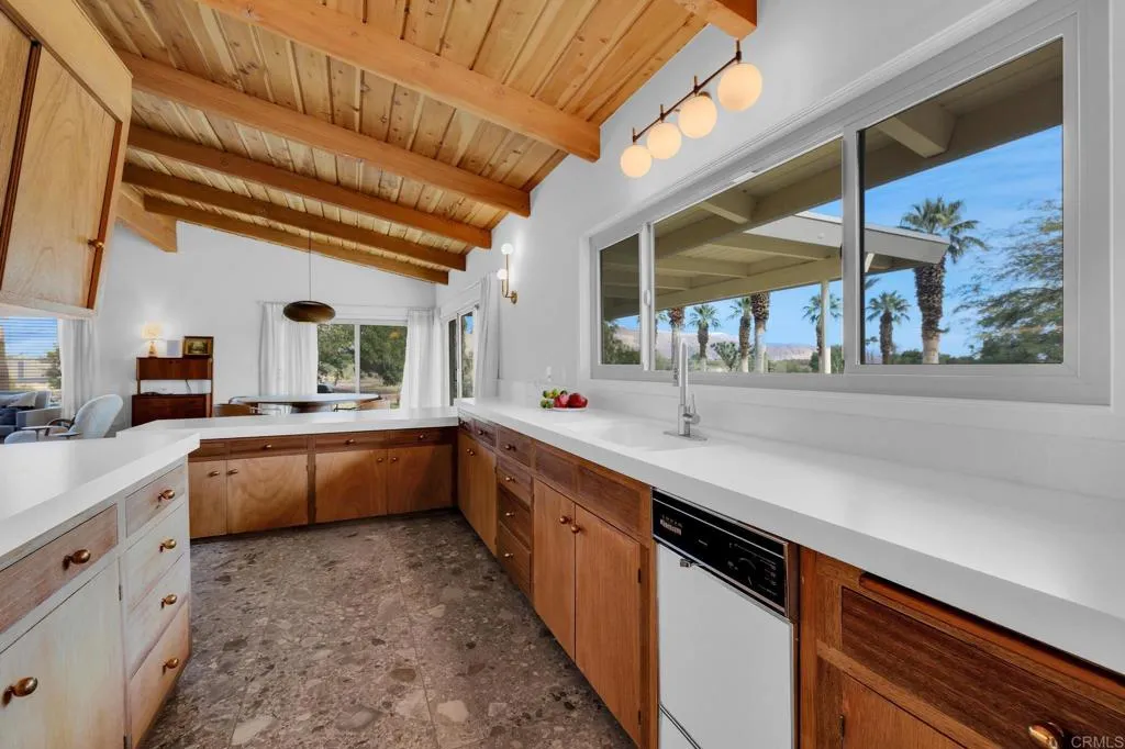 https://cdn.realtyfeed.com/cdn/127/306714510/8a6232a913e519aa61fd1cef597e615e.webp