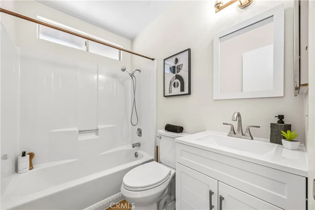 Photo #17: SW26101029 Listing: Photo #17