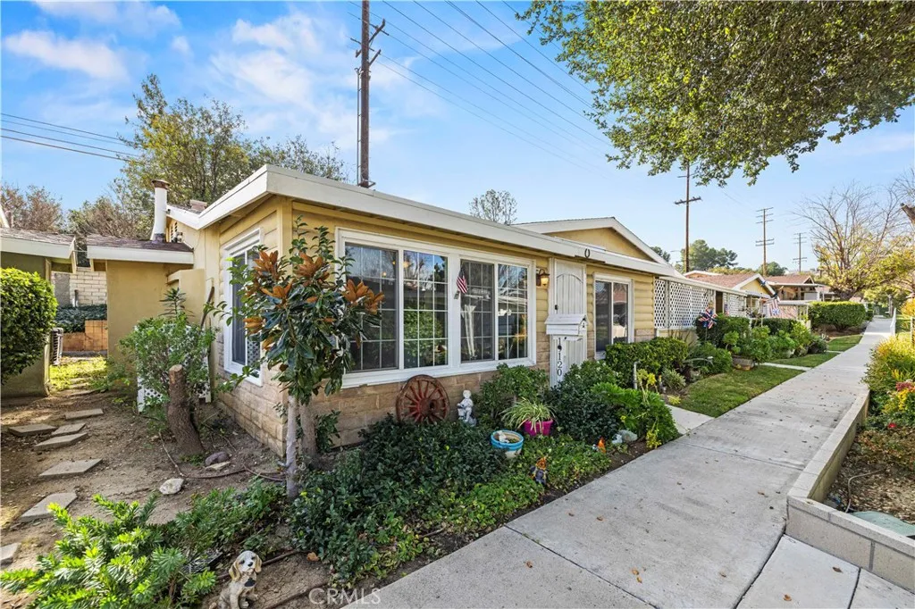 19120 Avenue Of The Oaks UNIT A, Newhall, CA, 91321