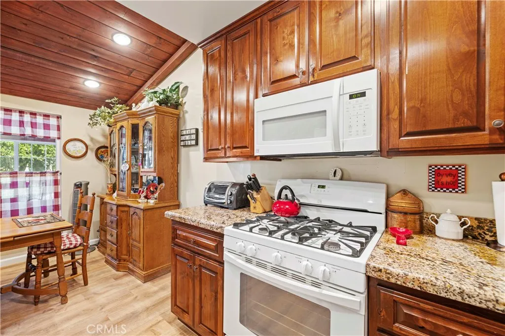 19120 Avenue Of The Oaks UNIT A, Newhall, CA, 91321