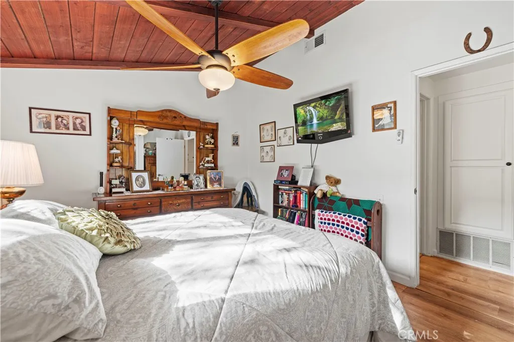 19120 Avenue Of The Oaks UNIT A, Newhall, CA, 91321