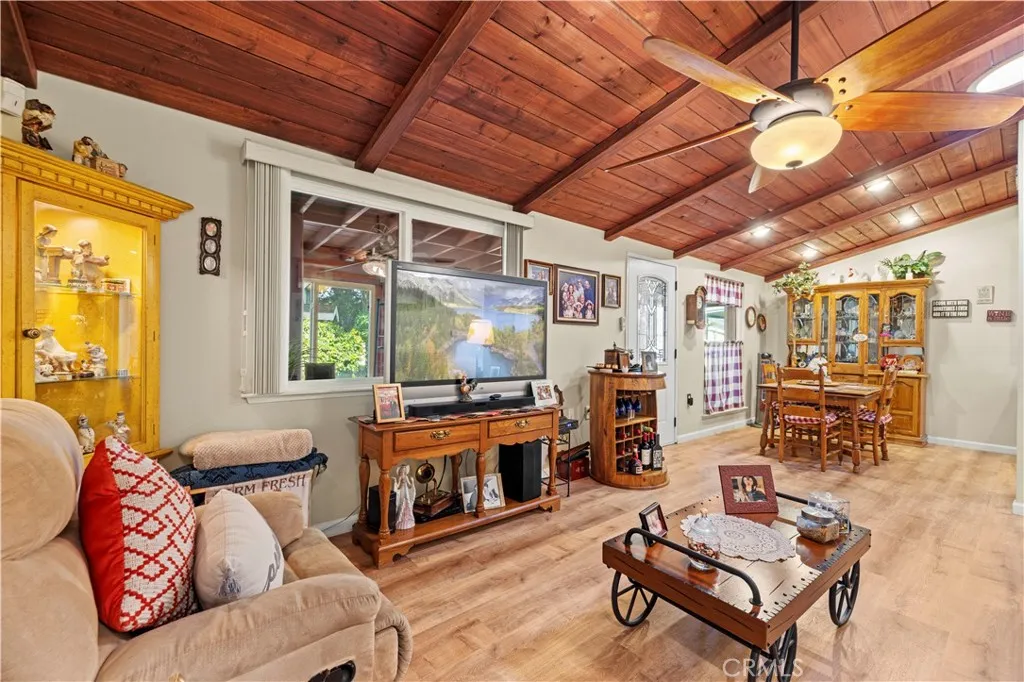 19120 Avenue Of The Oaks UNIT A, Newhall, CA, 91321