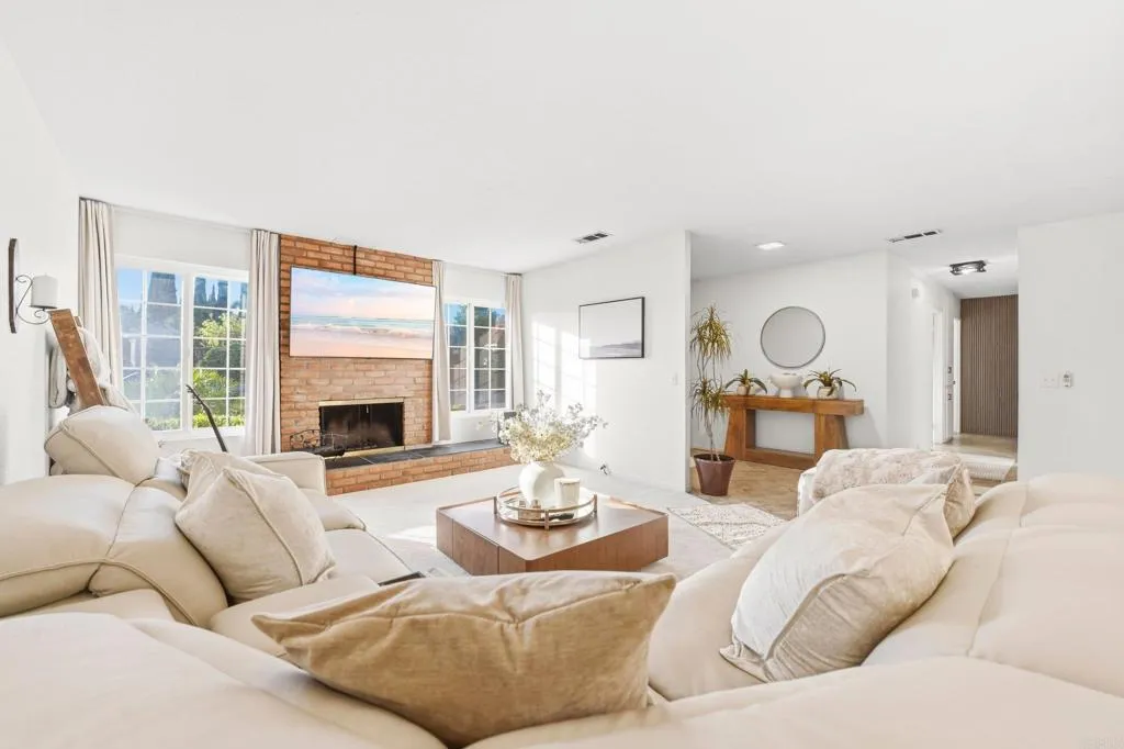 https://cdn.realtyfeed.com/cdn/127/306714577/58403a4cde2c50c69f70b337d1f9cb9a.webp