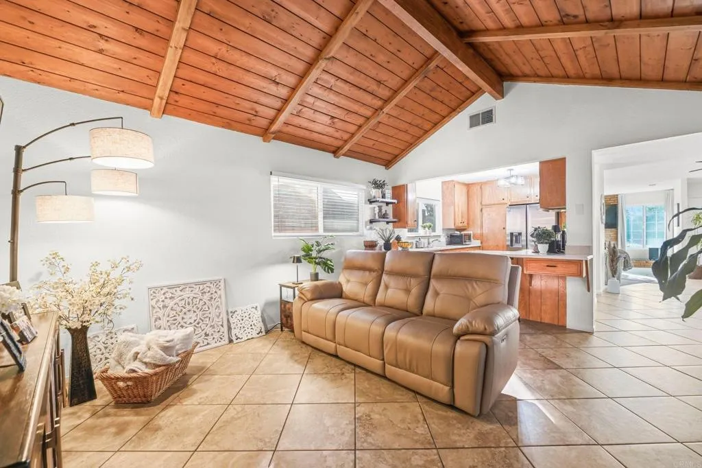 https://cdn.realtyfeed.com/cdn/127/306714577/b35afa098451786a17df2816ff99c910.webp