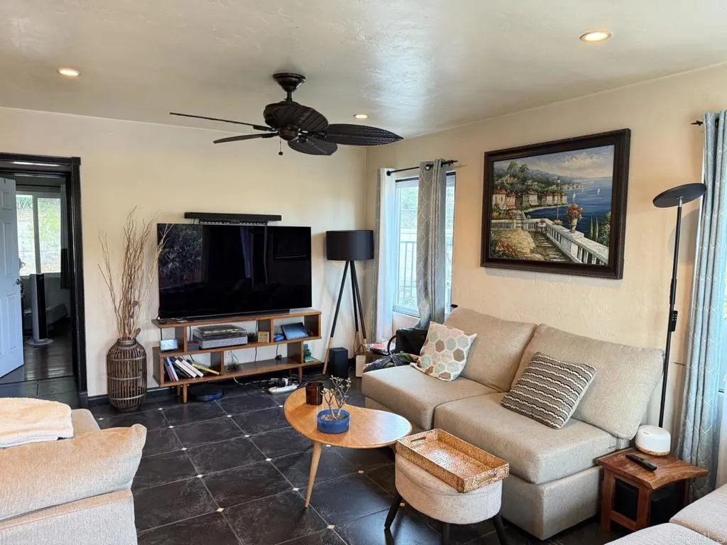 https://cdn.realtyfeed.com/cdn/127/306714588/061e96ea26742c51686996af301ad9b6.webp