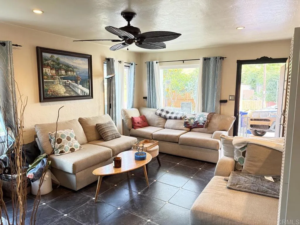 https://cdn.realtyfeed.com/cdn/127/306714588/6cb9e5a7daafbf18d72f8f439b3aa368.webp