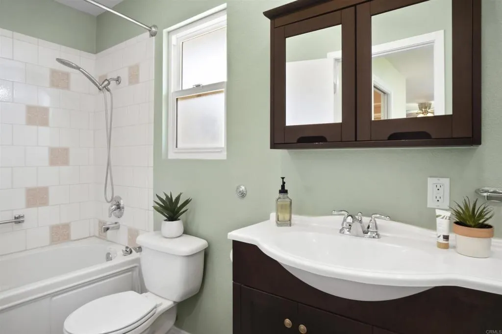 https://cdn.realtyfeed.com/cdn/127/306714611/0fffa61a3cb9db86f4173a82d527bed1.webp