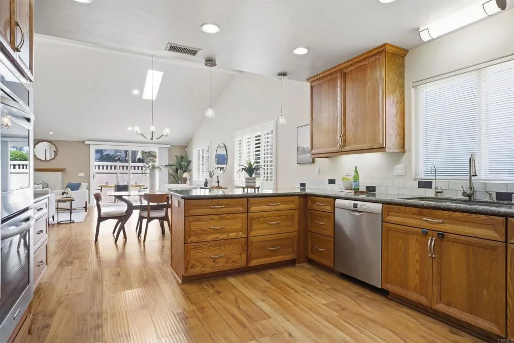 https://cdn.realtyfeed.com/cdn/127/306714611/21b3fc820e6dd709efb52b12df34cefa.webp