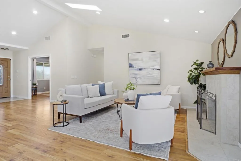 https://cdn.realtyfeed.com/cdn/127/306714611/5d5d2e12e8f5f96d071a6df08dbedc83.webp