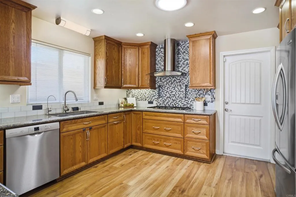 https://cdn.realtyfeed.com/cdn/127/306714611/6e77be029f166677baf89f7969c30398.webp