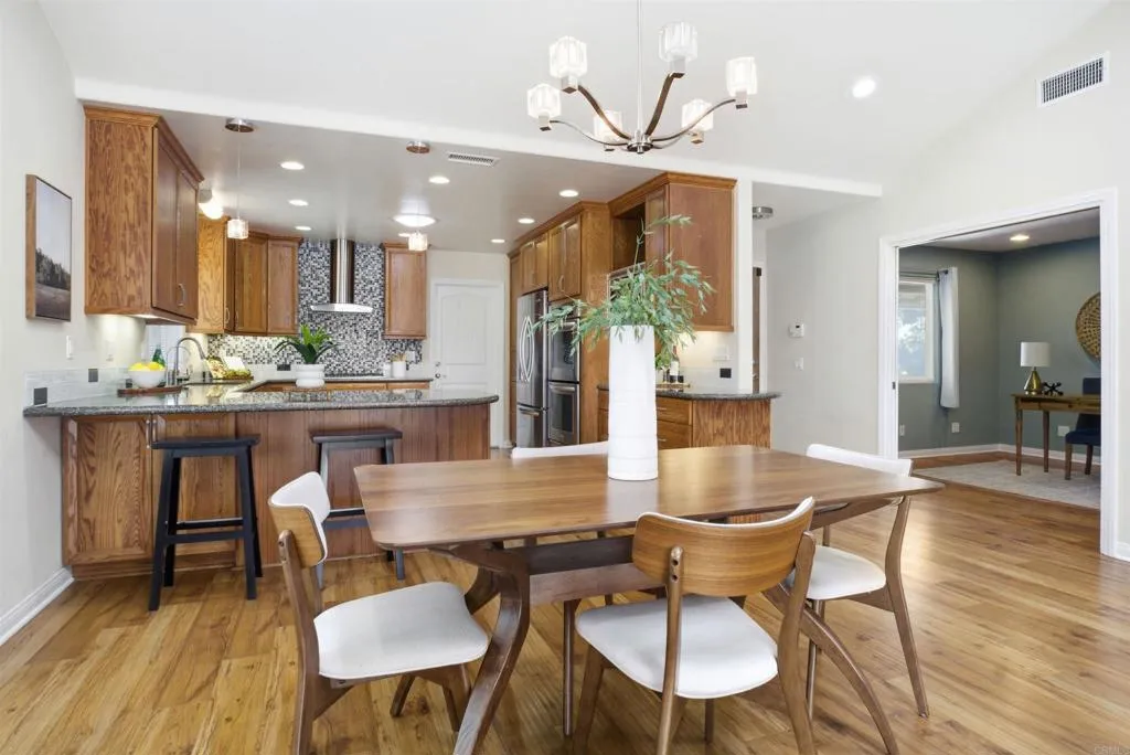 https://cdn.realtyfeed.com/cdn/127/306714611/733f1ce50e9094184e60d433207af57d.webp