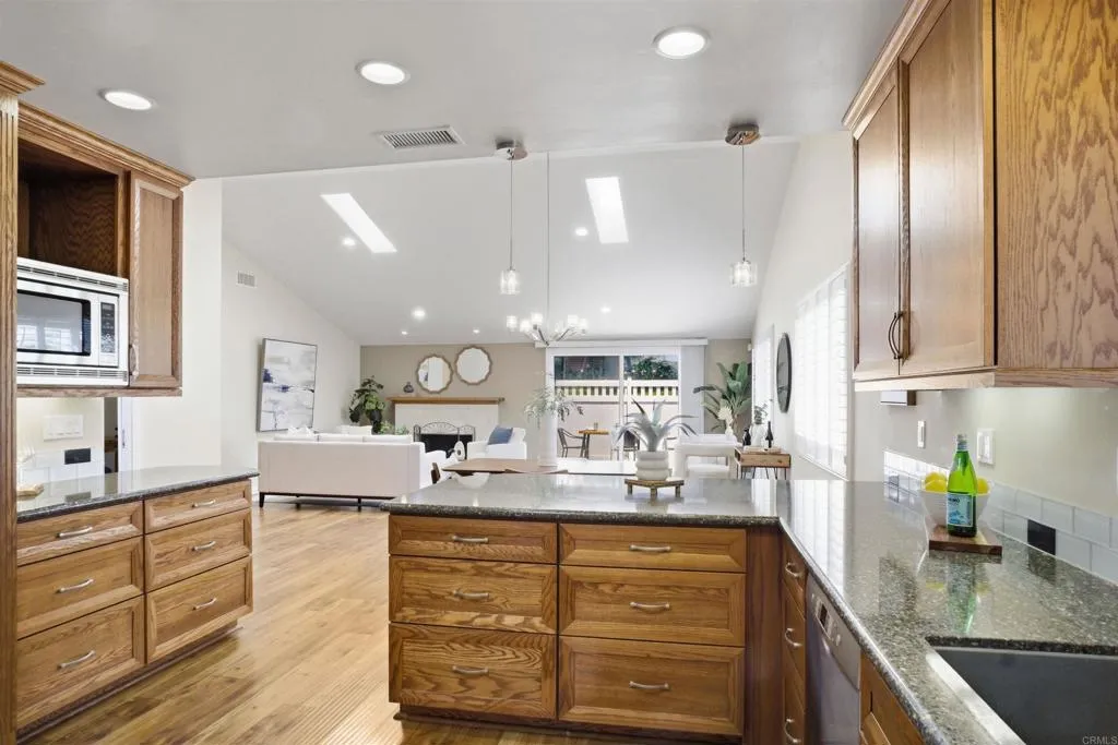 https://cdn.realtyfeed.com/cdn/127/306714611/fa39f1680357301cbdd68d5d3fdfae60.webp