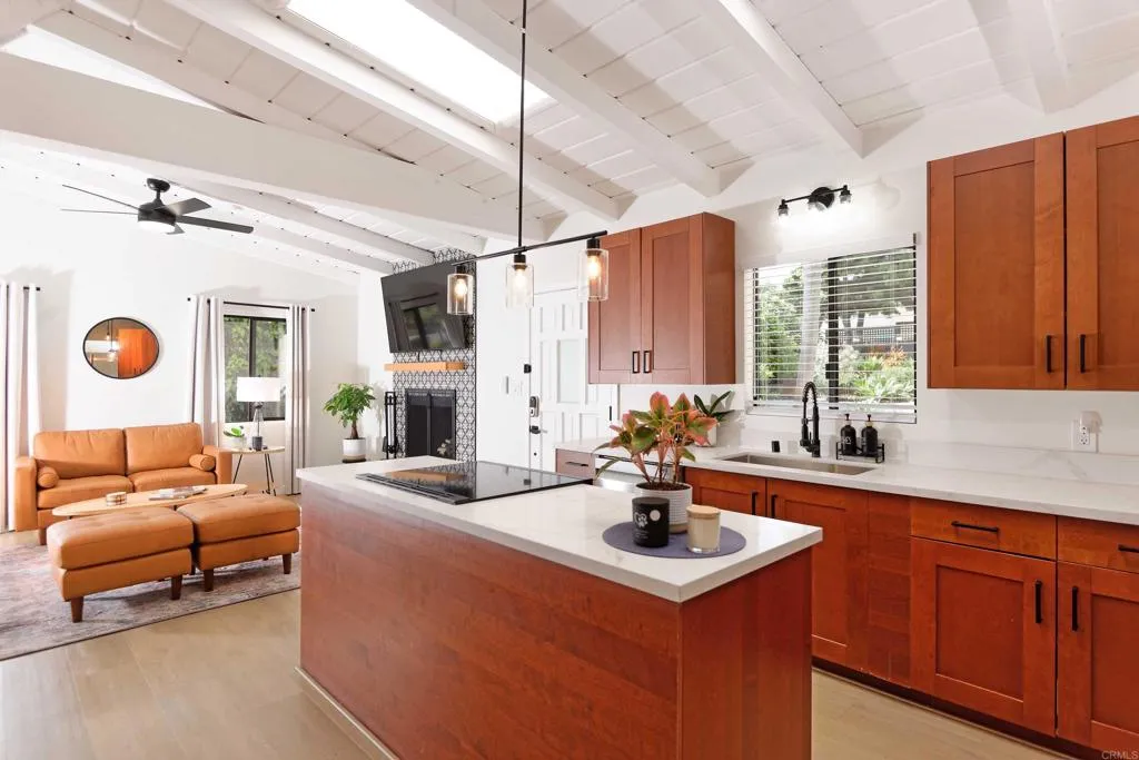 https://cdn.realtyfeed.com/cdn/127/306714656/41ac4109e3b4e98275adca63ce6ebef7.webp