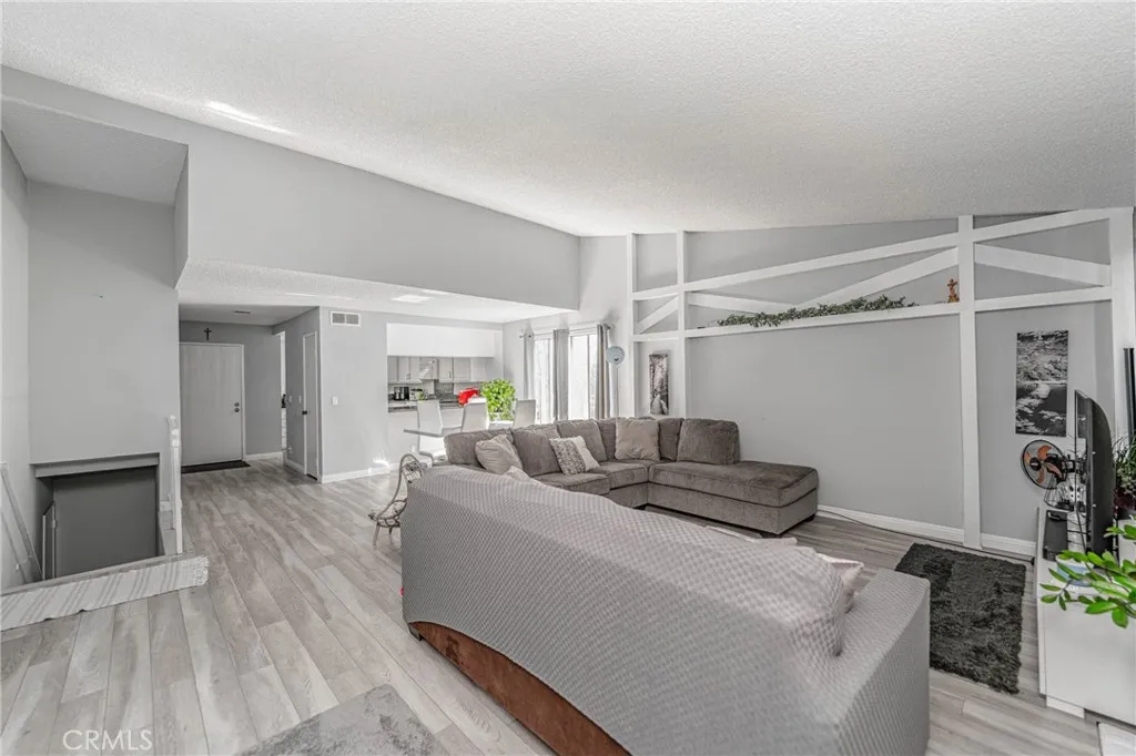 26212 Rainbow Glen, Newhall, CA, 91321 26212 Rainbow Glen, Newhall, CA, 91321