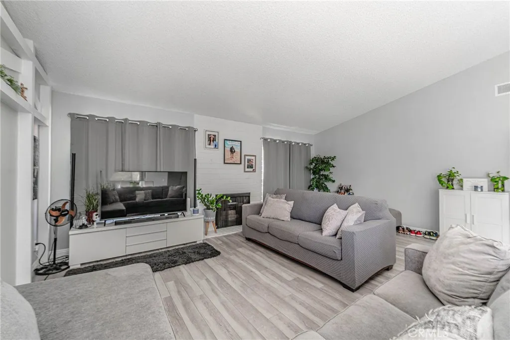 26212 Rainbow Glen, Newhall, CA, 91321 26212 Rainbow Glen, Newhall, CA, 91321
