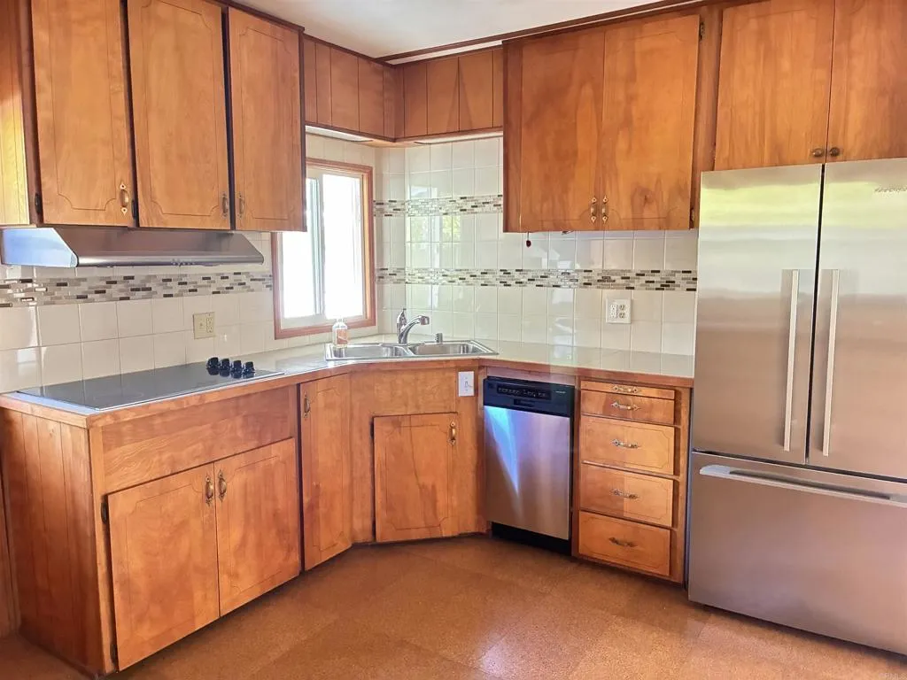 https://cdn.realtyfeed.com/cdn/127/306714733/78926ba84f84e3744fceb4aa62e09499.webp