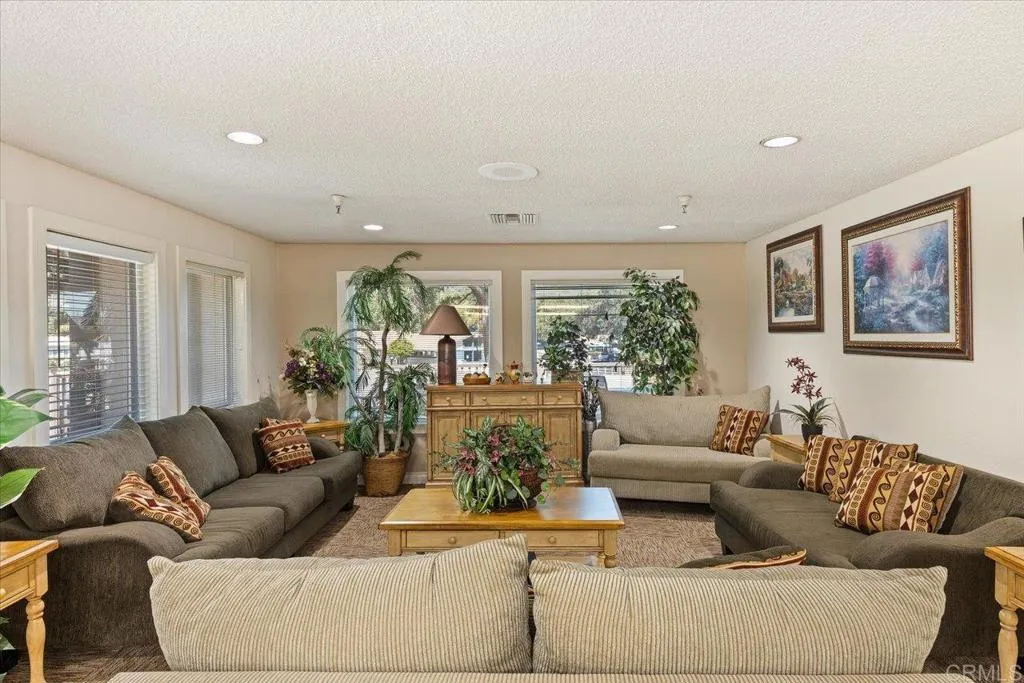 https://cdn.realtyfeed.com/cdn/127/306714733/930a73707a478512386762fe7d0dbe43.webp