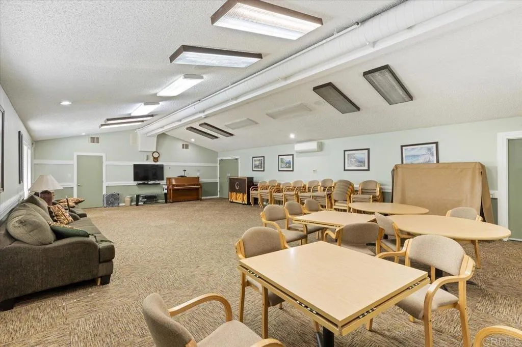 https://cdn.realtyfeed.com/cdn/127/306714733/b7f8c72656455675c1b6f25bcdd498f1.webp