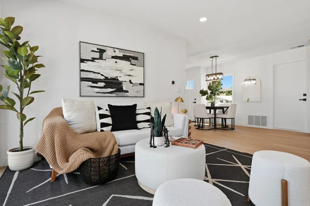 https://cdn.realtyfeed.com/cdn/127/306714758/856cf7d121ec5a87b2285a35f9922dcf.webp